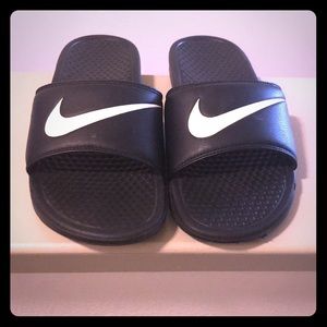 Black nike slides